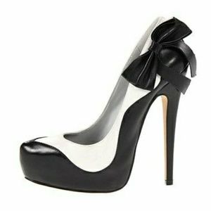 Truth or Dare by Madonna black & white heels